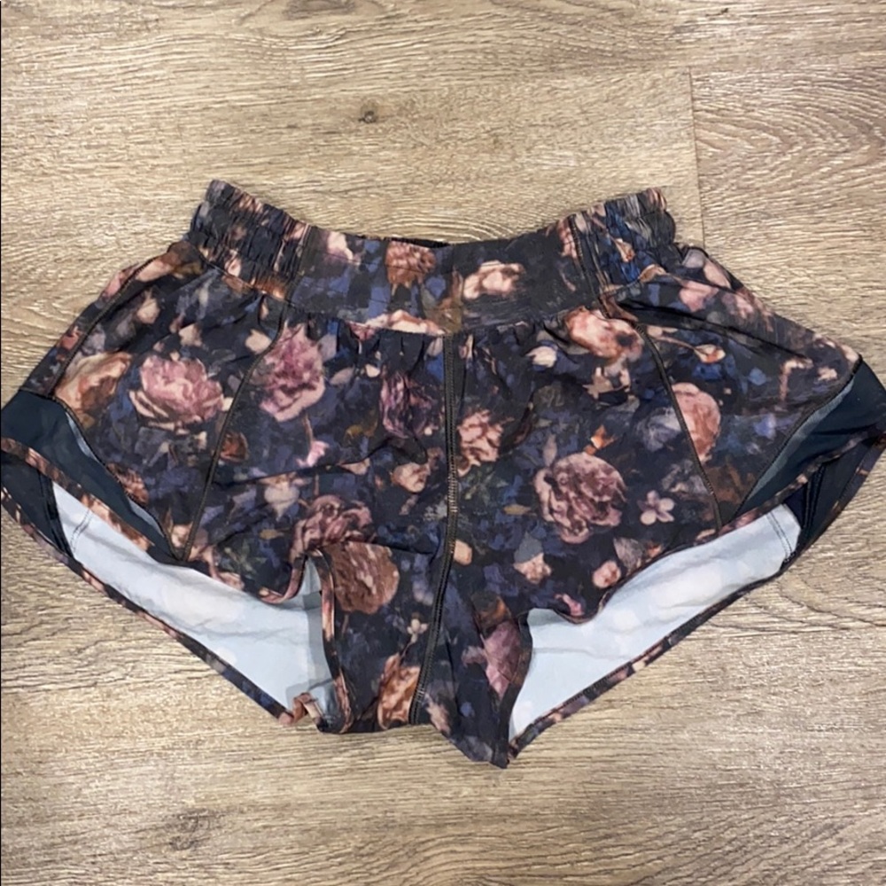 Lululemon Hotty Hot Shorts ll 2.5”